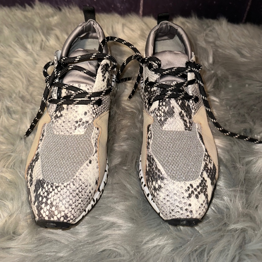 Size 8.5 Steve Madden Women's Cliff Sneaker